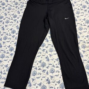 Nike 3/4 length crop Black running leggings Size Medium
